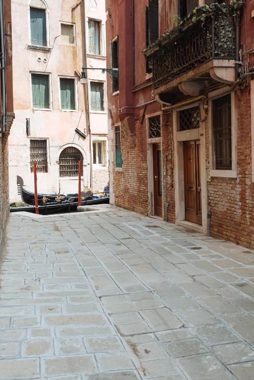 Ca Del Gambero Canal View Венеция Екстериор снимка