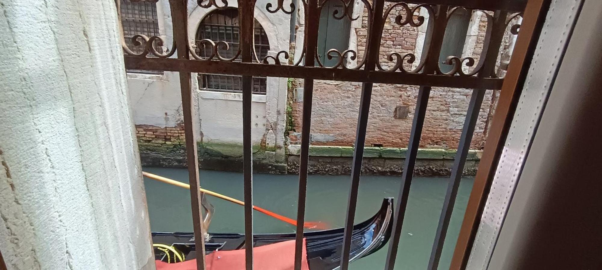Ca Del Gambero Canal View Венеция Екстериор снимка